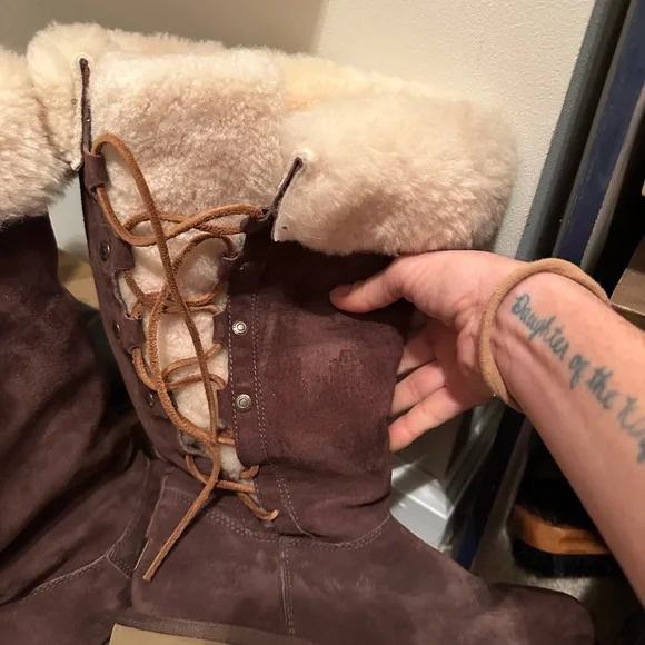Ugg lace up boots - Picture 3 of 5